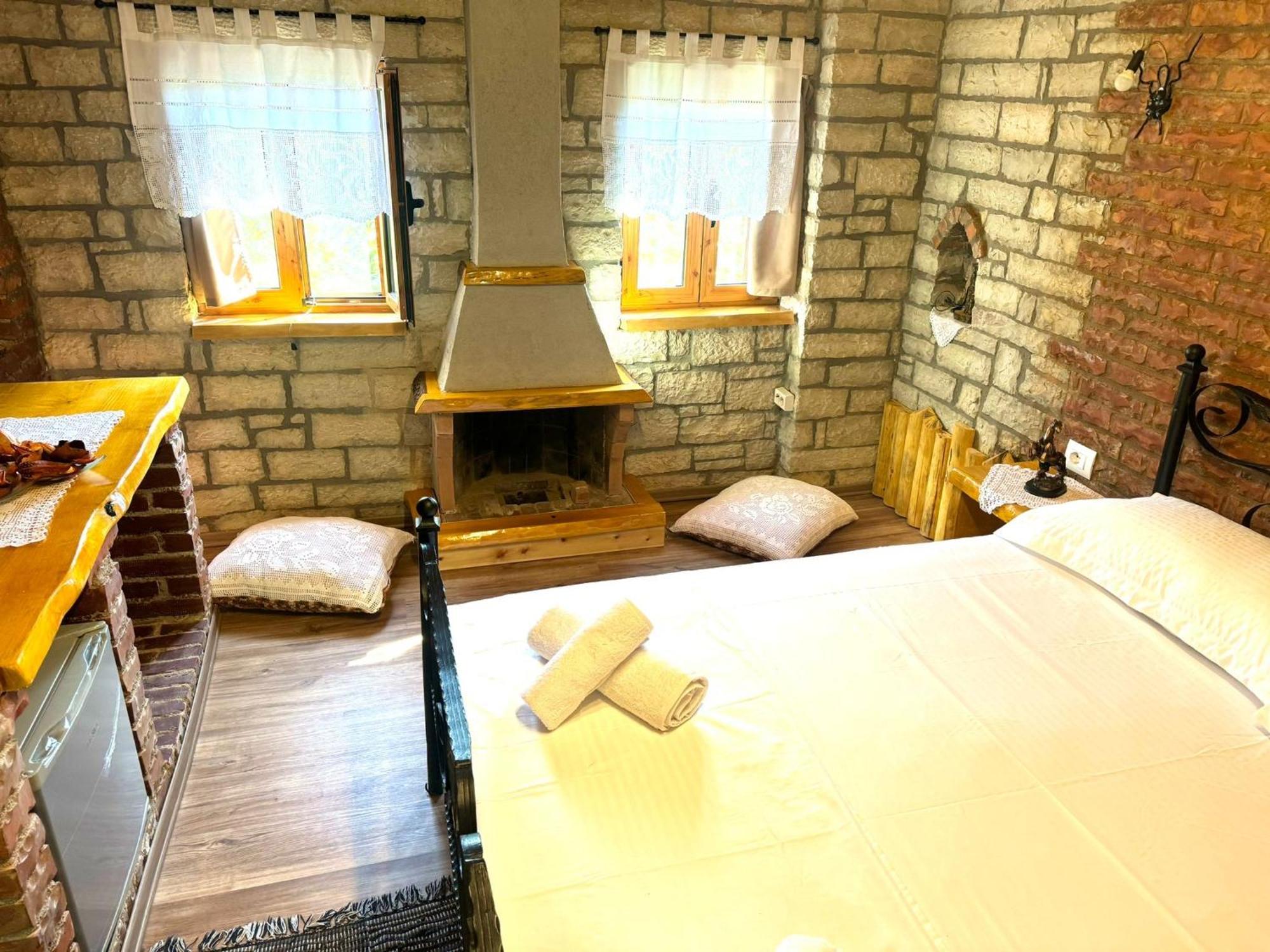 Villa Muzhaqi Nivice エクステリア 写真
