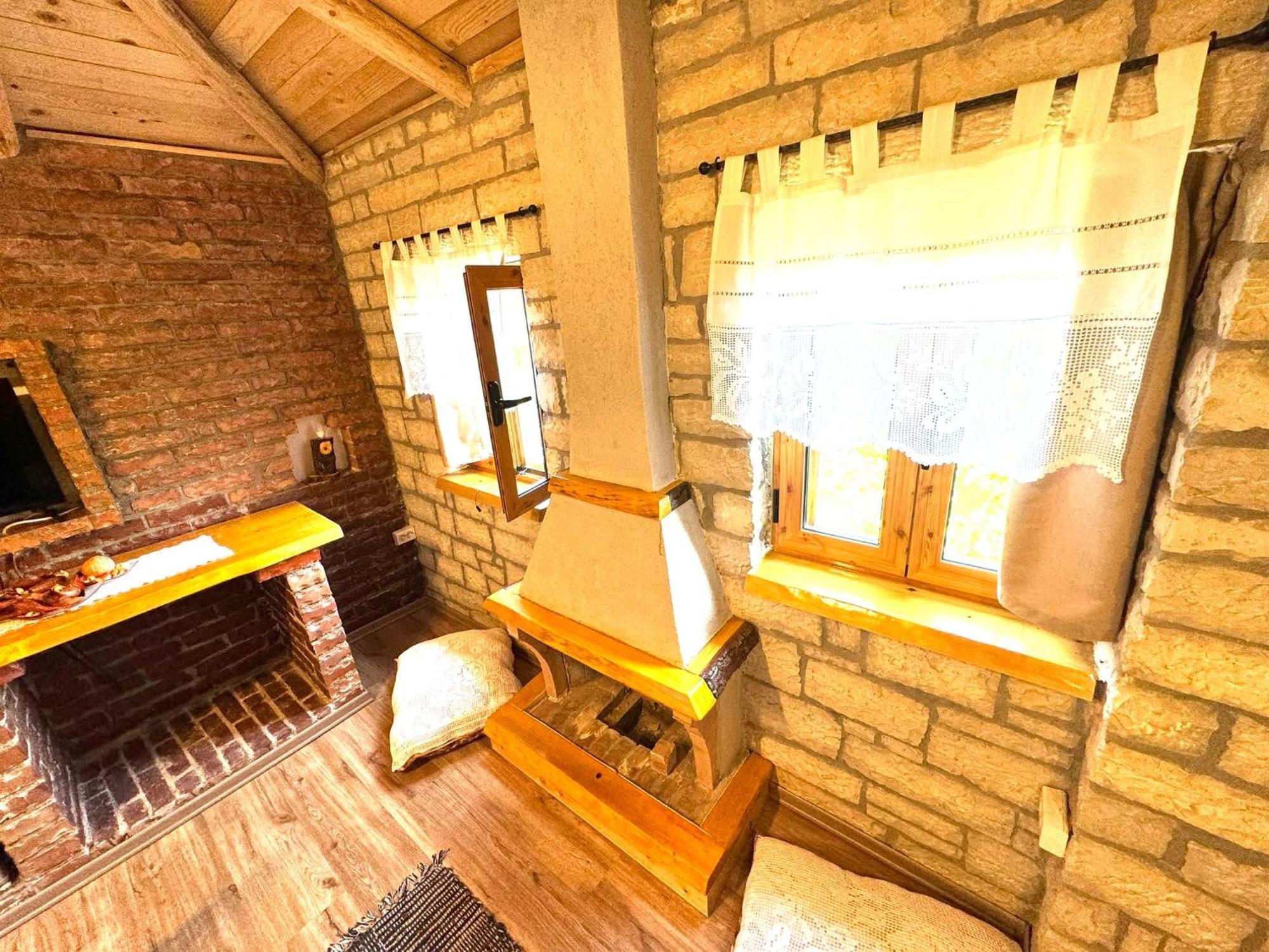 Villa Muzhaqi Nivice エクステリア 写真